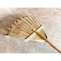 ราคา ไม้กวาดมือเสือ คราดไม้ไผ่ มือเสือ ไว้สำหรับกวาดใบไม้ กวาดหญ้าที่ตัดแล้ว ไม้กวาดไม้ไผ่ ไม้มือเสือ (16130013301)