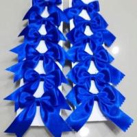 ราคา โบว์ติดผมนักเรียน สีขาว น้ำเงิน กรมท่าขายเป็นแผง ริบบิ้นผ้าซาติน เป็นผ้ามัน 2 ด้าน ด้านนอกด้านในเหมือนกัน เนิ้อริบบิ้นเงาสวย ผ้านิ่ม (10996134758)