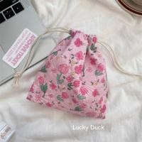 ราคา พร้อมส่ง ถุงหูรูดลายตาราง ถุงหูรูดลายหมี น่ารัก มีให้เลืกหลายสี กระเป๋าผ้าหูรูด (23220790234)