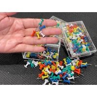 ราคา เข็มหมุดติดบอร์ด 100ตัว กล่อง หมุดปักบอร์ด เข็มหมุดปักแผนที่ หมุดพลาสติกหลากสี (24455429685)