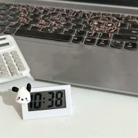 ราคา Sanrio Pochacco นาฬิกาตั้งโต๊ะ ขนาดเล็ก แบบพกพา เสียงเงียบ กะทัดรัด ของขวัญตกแต่ง (24377924951)