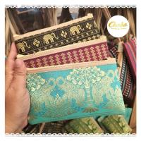ราคา กระเป๋าใส่ธนบัตรใบยาวได้ งานคละลายผ้า ขนาดพกพา สามารถใส่ปากกา ดินสอได้ (18343229117)