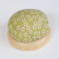 ราคา หมอนปักเข็ม ฐานไม้ ขนาด 7 ซม หมอนเข็ม ใช้สำหรับปักเข็มหมุด เข็มเย็บผ้า (23611703811)