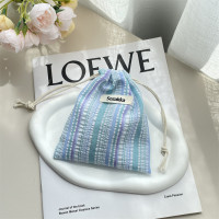 ราคา กระเป๋าผ้า ใส่เหรียญ ใส่เครื่องสำอางค์ กระเป๋าผ้าอเนกประสงค์ แบบเชือกรูด พร้อมส่ง (24554119317)