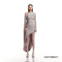 ราคา VICKTEERUT ราคาปกติ 16500 Long Sleeve Off Shoulder Drape Dress เดรสแขนยาว เปิดไหล่ จับเดรป (23000599241)