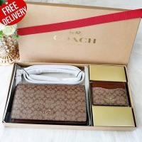 ราคา COACH CE879 SET BOXED ANNA FOLDOVER CLUTCH CROSSBODY AND CARD CASE SET IN BLOCKED SIGNATURE CANVAS (22317778324)