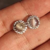 ราคา ต่างหูพลอยมุกดาหารแคทอาย Rainbow moonstone เนื้อใส เหลือบฟ้าเข้ม เรือนเงินแท้92 5 ชุบทองคำขาวพลอยแท้จากประเทศศรีลังกา (15760333352)