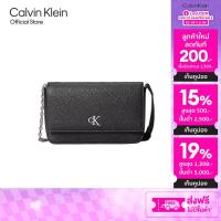 ราคา CALVIN KLEIN กระเป๋าสะพายข้างผู้หญิง Archive Hardware Flap Crossbody Bag รุ่น 4K1033G UB1 สีดำ (24975156507)