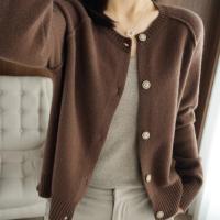 ราคา ล้างสต๊อกเก็บปลายทางเสื้อคาร์ดิแกนขนแกะนำเข้าจากต่างประเทศแบรนด์ดังจากเคาน์เตอร์เสื้อไหมพรมคอกลมสำหรับผู้หญิงเสื้อตัวในเสื้อโค้ทผ้าถักขนแกะ (20548473126)