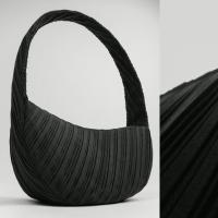 ราคา PDM กระเป๋าผ้าพลีท สะพายไหล่ Lume Shoulder Bag (24749064551)