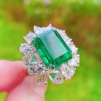 ราคา แหวนทองคำขาวประดับพลอยมรกตทรงสี่เหลี่ยมเม็ดใหญ่ล้อมเพชรสวิสใส่เต็มนิ้วสวยหรู (16044930008)