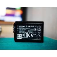 ราคา Sony NP FW50 ORIGINAL สำหรับกล้อง Sony A6500 A6300 A5100 A7 A7R A7S mark 12 RX10 QX1 NEX 3 NEX5 NEX 6 Nex7 A3000 A3500 A35 A37 A55 NPFW50 NPFW 50 แบตเตอรี่แพคแบบชาร์จได้ NP FW50 W ซีรีส์ used (7233242
