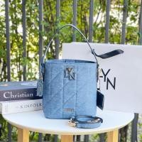 ราคา กระเป๋าแฟชั่นทรงถัง LYN New Collection 2025 Size8 สินค้ามาใหม่ชนช็อปSALE 60 70 OFF แท้outlet สวยตรงปก สินค้ามีพร้อมส่ง (23625708930)