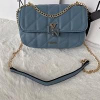 ราคา กระเป๋าสะพายข้างเเบบใหม่ LYN คอลเล็คชั่นใหม่ ขนาด 9 นิ้ว พร้อมถุงผ้า มีหนังรองบ่า เเต่งโซ่ด้านหน้า มี 6 สี ครีม ชมพู ดำ ฟ้า ขาว น้ำตาล (21607772390)