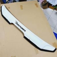 ราคา กันแมลง toyota fortuner สีขาว เว้าช่องลมตัวใหญ่ ใส่ปี 2005 2010 (18867665969)