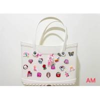 ราคา CROCS กระเป๋า คุณภาพสูงนุ่มเบา ขนาด 35 32 23 12 ซม พร้อม ตัวติด หนึ่งชุด Jibethz (22784395568)