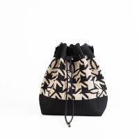 ราคา Playboy รุ่น Knitzy Womens Bag กระเป๋าสะพายข้างไหมพรมผู้หญิง รหัส ST BS252PB132 ดีไซน์ทรงขนมจีบ ไหมพรมถักลายโลโก้ (24589828197)