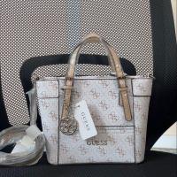 ราคา Guessเล็ก Tote กระเป๋าสะพายผู้หญิง กระเป๋าแบรนด์ป้ายห้อย มีสายสะพายยาวให้ (19875524880)