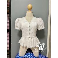 ราคา ชุดไทย Sira Siri เสื้อคอตตอนแขนตุ๊กตา ปลายแขนยืดได้ แต่งชายระบาย มีซับใน แพทเทรินเข้ารูป มาพร้อมกับผ้าถุงทอลายสวย (22625916941)