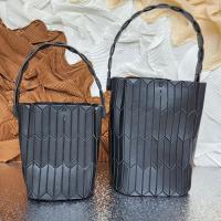 ราคา Bao BAO ISSEY MIYAKE Lingge Original Factory October New Vegetable Basket Ethnic Style Bucket Bag Portable Female Bag Contrast Color Hand Carry Shopping Bag Shoulder Bag (24118449620)