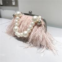 ราคา 2024ใหม่กระเป๋าผู้หญิงแบบสะพายพาดลำตัวสายโซ่ไข่มุกขนไก่งวงชุดเดรสขนนกกระจอกเทศสะพายข้าง (21497255123)