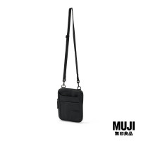 ราคา มูจิ กระเป๋าสะพายไหล่ผ้ากันละอองน้ำมีช่องใส่ปากกา MUJI Water Repellent Shoulder Bag With Pen Holder H22 x W18 x D2 Cm รุ่น EFI13A5A (24832789329)