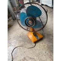ราคา พัดลมตั้งโต๊ะเก่าสไตล์วินเทจ ยี่ห้อ Hitachi ซึ่งเป็นพัดลมขนาด 12 นิ้ว ใช้งานได้ปรกติทุกฟังก์ชัน (24638119320)