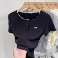 ราคา เสื้อยืดคอกลมแขนสั้นผ้าลูกไม้สไตล์เกาหลีไซส์ใหญ่สำหรับผู้หญิง ทรงเข้ารูป กระโปรงทรงเอ เดรสยาวคลุมเข่า (24388743194)