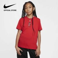 ราคา Nike Kids NSW Be Mine Tee Red ไนกี้ เสื้อยืดเด็ก NSW Be Mine สีแดง (23596017220)