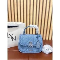 ราคา Lyn กระเป๋าทรงถือ สวยเก๋ พร้อมสายสะพาย แบบใหม่ล่าสุด (22770052329)