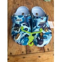 ราคา CROCS xBAPE รองเท้าผู้ชาย รองเท้าแตะแบบลำลอง (24727947556)