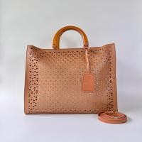 ราคา กระเป๋าราตรี ใบใหญ่ ลายฉลุ แถมสายยาวปรับประดับได้ 705 (24553853383)