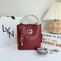 ราคา กระเป๋าถือ สะพาย lyn ทรงถัง bucket lovely สุดน่ารัก สีหวานๆ มี 4 สี (24372019849)