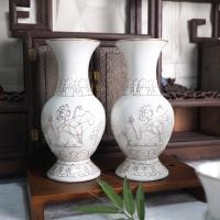 ราคา ขายเป็นคู่ แจกันสีขาวขอบทองเดินเส้นลายดอกบัว กระเบื้องเซรามิคเกรดA หนา เงา สวย มี 2 แบบ (24598044830)