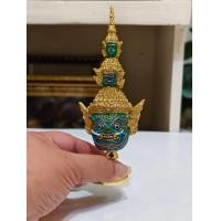 ราคา หัวโขนจิ๋ว ทศกัณฐ์ ขนาดกว้าง 2 5 นิ้ว สูงรวมฐาน 6 นิ้ว งานสวย เนื้อเรซิ่น ปิดทองเค พร้อมฐานปิดทอง ของที่ระลึก ของตกแต่งบ้าน ของขวัญ รามเกียรติ์ หัวโขน งานฝีมือ (23792572320)