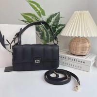 ราคา กระเป๋าสะพาย lyn amour โซฟา รุ่นใหม่ล่าสุด ดีเทลตรงสาย สวยมาก (23271238800)
