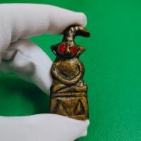 ราคา งั่งตาแดง 2 หน้า เกศเอียง ตำรับเขมรโบราณ อุดด้วยกริ่ง มีเสียง เพื่อเป็นตัวเร่งให้ได้ผลเร็วทันตาเห็น สุดยอดเครื่องรางสายสเน่ห์ (16710851552)