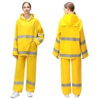 ราคา ส่งจากกรุงเทพ เสื้อกันฝน เสื้อกันฝนหญิง เสื้อกันฝนผู้ชาย เสื้อกันฝนเพิ่มความหนา สมีแถบสะท้อนแสง รุ่น หมวกติดเสื้อ สีเหลือง เสื้อกันฝนผู้ใหญ่ Raincoat Suit (7103704307)