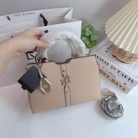 ราคา กระเป๋าสะพายข้างลิน Lyn ล439 (24282997098)