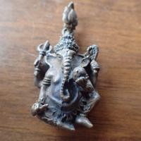 ราคา จี้ จี้พระ จี้พระพิฆเนศ พระพิฆเนศ เนื้อทองเหลืองเก่า หลังเครื่องหมายโอม (19612181952)