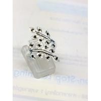 ราคา แหวนเงินแท้925นิลดำทรงใบมะกอกใบมะกอกมีหลายความหมายตามความเชื่อของชาวกรีกโบราณ และถูกนำมาใช้เป็นสัญลักษณ์ในหลายๆ ด้าน เช่น ชัยชนะ ความสำเร็จ อิสระ และความหวัง นอกจากนี้ยังถูกนำมาใช้เป็นสัญลักษณ์ในงานแต