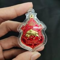 ราคา เ BANG BEEM หรียญวัวธนูทองคะนองฤทธิ์ หลวงปู่กาหลงเขี้ยวแก้ว เนื้อกะไหล่เงินลงยาสีแดง เลี่ยมกรอบอย่างดี (17440663987)