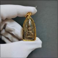 ราคา จี้พระรอด ลำพูน พิมพ์เล็ก เชื้อชินสนิมแดง กรุวัดมหาวัน เลี่ยมกรอบทองไมคร่อนอย่างดี ประกายแสง (17260946412)