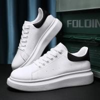 ราคา McQueen รองเท้าผู้ชายรองเท้าผ้าใบเพิ่มความสูงรองเท้าคู่เกาหลีน้ำหนักเบารองเท้ากีฬาผู้ชายรองเท้าแฟชั่นสไตล์เกาหลีรองเท้าสีขาวลำลองแมทช์ลุคง่าย (23297222756)