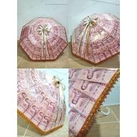 ราคา ร่มกฐินทอง ร่มผ้าป่า ร่มทอง ร่มใสใส่ธนบัตร ร่มเปล่า สามารถใส่ธนบัตรชนิด 20 50 100 500 1000 บาท ได้ 100ใบ ฟรี ริบบิ้นและดิ้นทองติดชายขอบร่ม (20622887618)