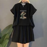 ราคา Ruo Ye ชุดแฟชั่นฤดูร้อนขนาดพิเศษสำหรับผู้หญิงเสื้อและกางเกงขาสั้นแขนปีกค้างคาวสปอร์ตลำลอง (24776515773)