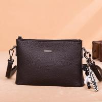 ราคา กระเป๋าสะพายข้างหนังแท้สไตล์ใหม่ปี 2025 กระเป๋าสะพายข้างหนังวัวชั้นบนนุ่มสำหรับคุณแม่วัยกลางคน กระเป๋าสะพายข้างขนาดเล็ก กระเป๋าสะพายข้างแบบสะพายข้างหนังนิ่ม (22263809251)