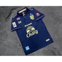 ราคา 2025 สโมสรฟุตบอล new เสื้อกีฬาคอปกเสื้อบอลชายคอปกปักโลโก้ทีมชาติไทยเสื้ออยางเดียวไม่มีกางเกง (24665388280)