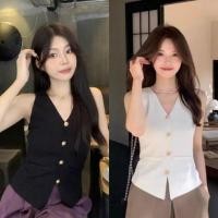 ราคา DD SHOPพร้อมส่ง 20252 เสื้อกบ้ามไหมพรม คอวี กระดุมด้านหน้า ดีเทลเว้าหลังเอว (23232938263)