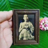 ราคา หลวงพ่อโอภาสี อาศรมบางมด 3 4นิ้ว รูปพร้อมกรอบไม้แบบเก่า ผ่านพิธีปลุกเสกแล้ว ด้านหลังประทับตรามีห่วงห้อย (10915500638)